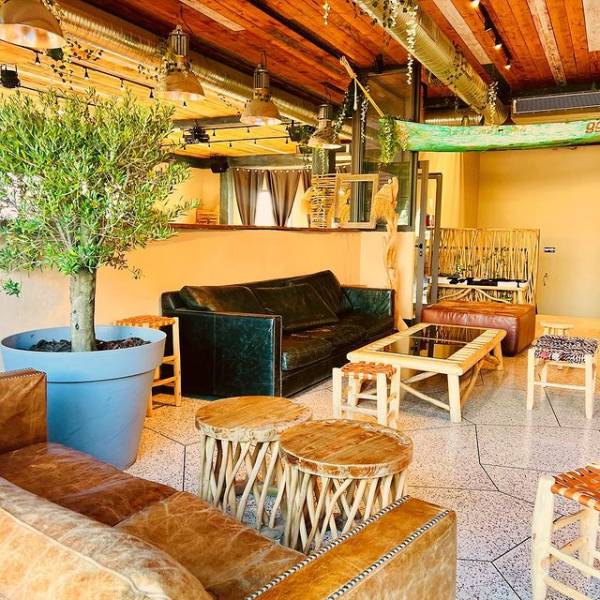 Restaurant traditionnel ouvert le midi avec grande terrasse extérieur à Marseille